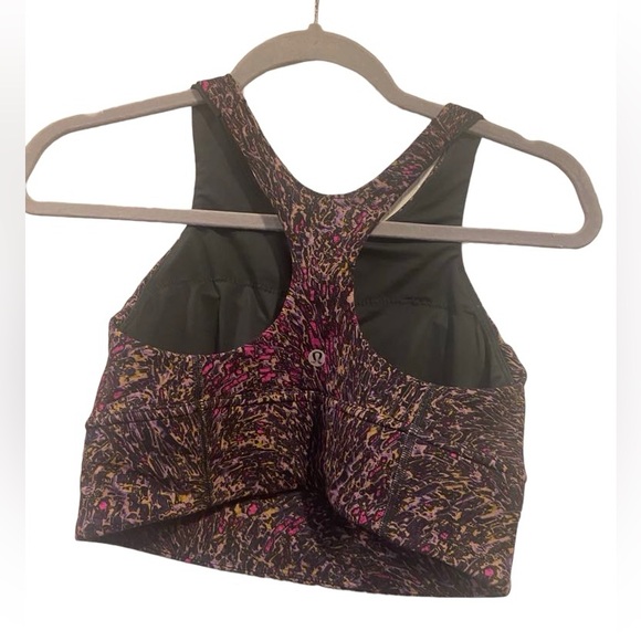 Lululemon high neck sports bra Size 8 - Picture 4 of 6
